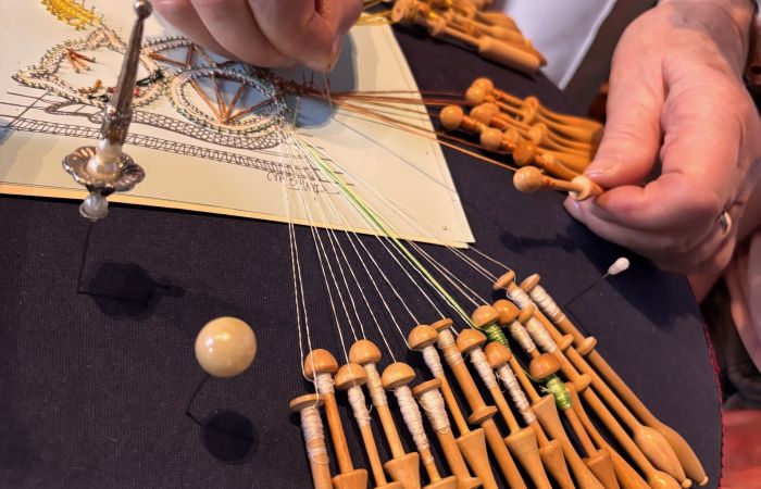 Kennismaken met Hulster klederdracht – een geslaagde educatieve middag