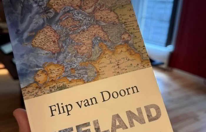Hulst in een monumentaal boek over Zeeland
